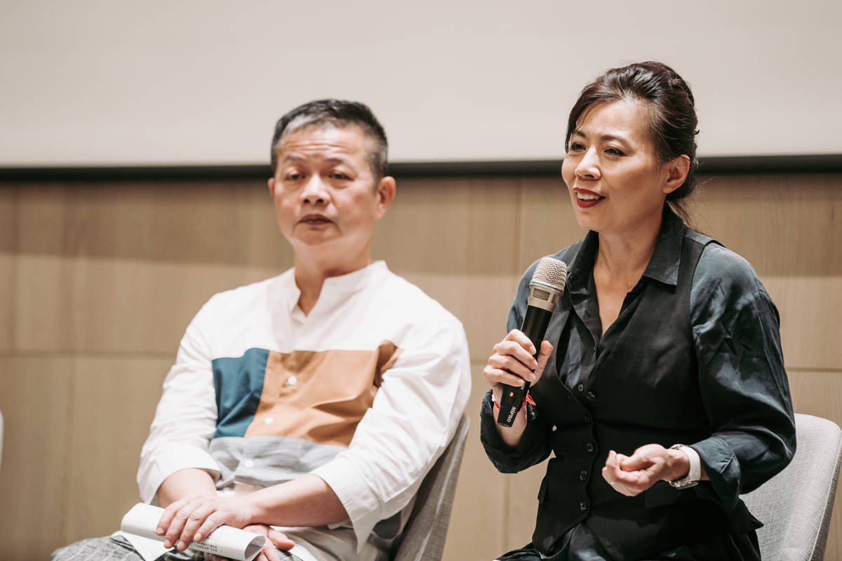 Picture：Left to right: Die Brautschminkerin lyricist, co-composer, performer, and singer Yu Yuan-Keng, and choreographer Lin Mei-Hong.